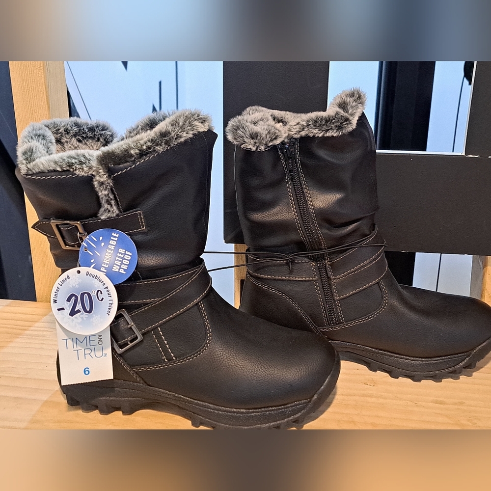 Time & Tru Black Women Winter Snow Boots with Faux Fur Trimming Weather Rated-20